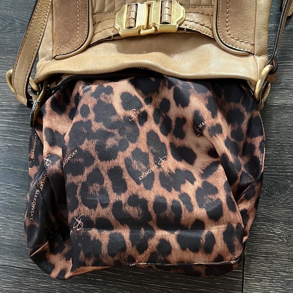 B. Makowksy Crossbody Handbag - Picture 9 of 9